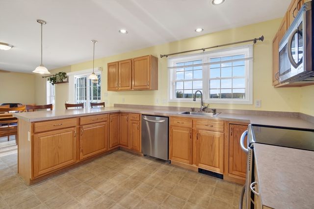 36 Mcintyre Rd, Oxford, MA 01537