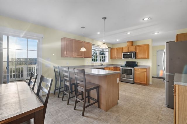 36 Mcintyre Rd, Oxford, MA 01537