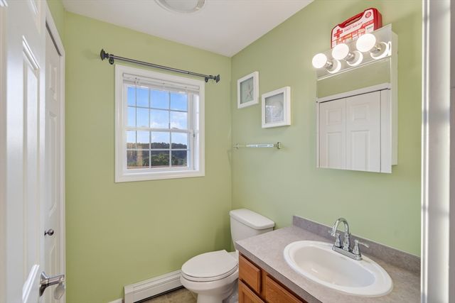 36 Mcintyre Rd, Oxford, MA 01537