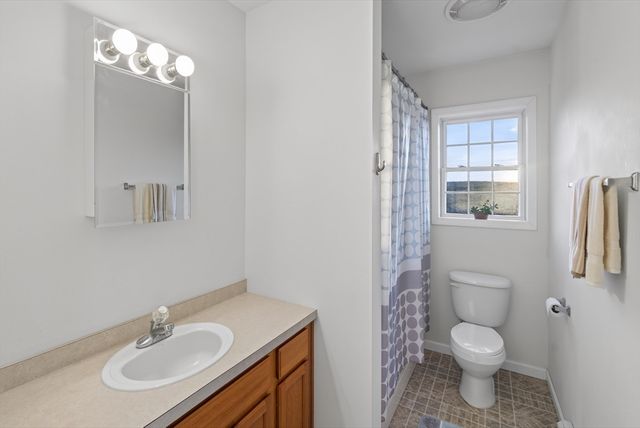 36 Mcintyre Rd, Oxford, MA 01537