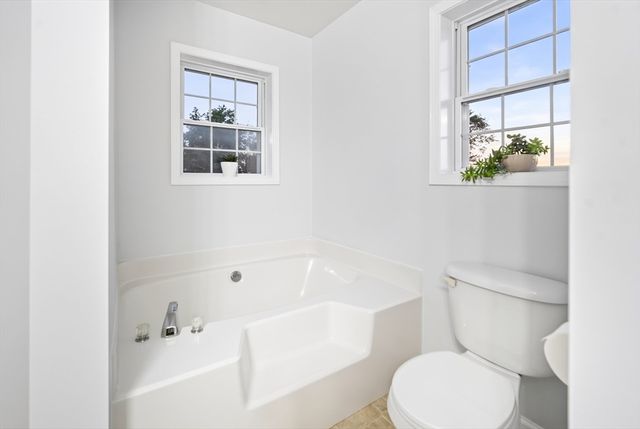 36 Mcintyre Rd, Oxford, MA 01537