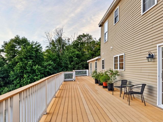 36 Mcintyre Rd, Oxford, MA 01537