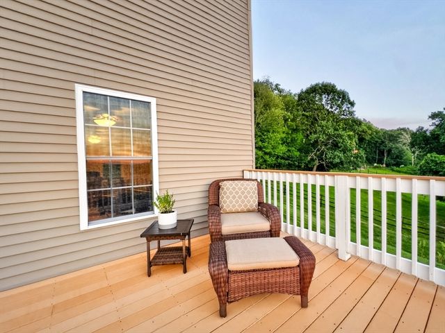 36 Mcintyre Rd, Oxford, MA 01537