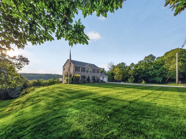 36 Mcintyre Rd, Oxford, MA 01537