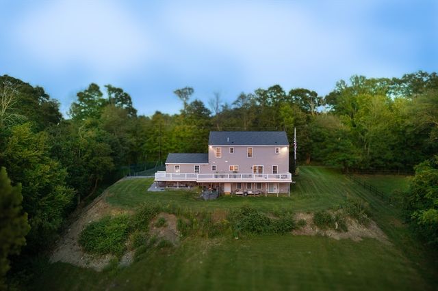 36 Mcintyre Rd, Oxford, MA 01537