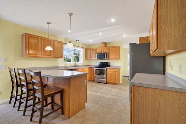 36 Mcintyre Rd, Oxford, MA 01537