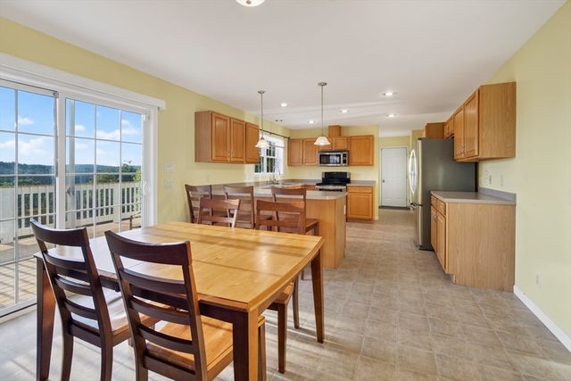 36 Mcintyre Rd, Oxford, MA 01537