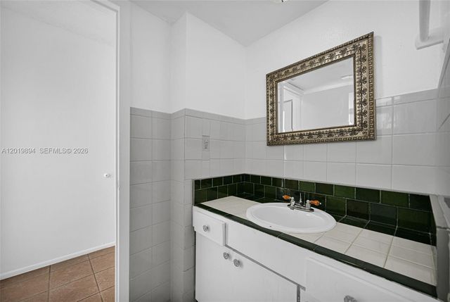 1075 NE Miami Gardens Dr 408, Miami, FL 33179