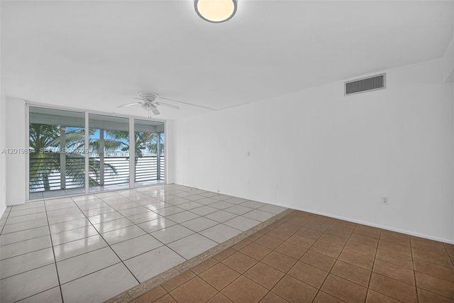 1075 NE Miami Gardens Dr 408, Miami, FL 33179
