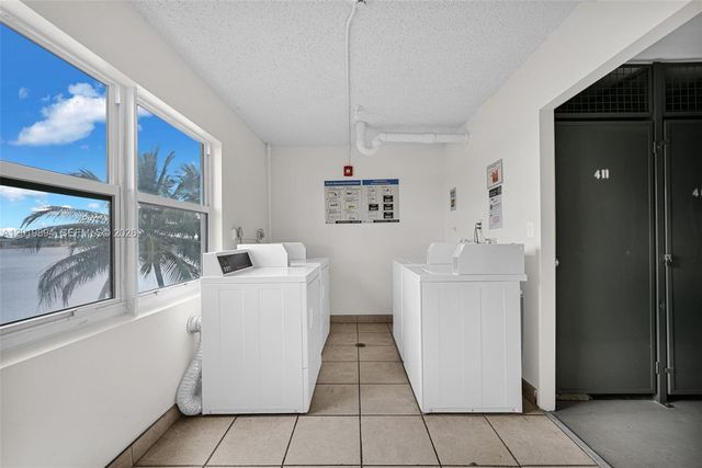1075 NE Miami Gardens Dr 408, Miami, FL 33179