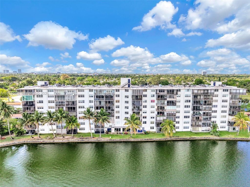 1075 NE Miami Gardens Dr 408, Miami, FL 33179