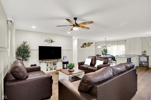 875 S 500 W, New Palestine, IN 46163