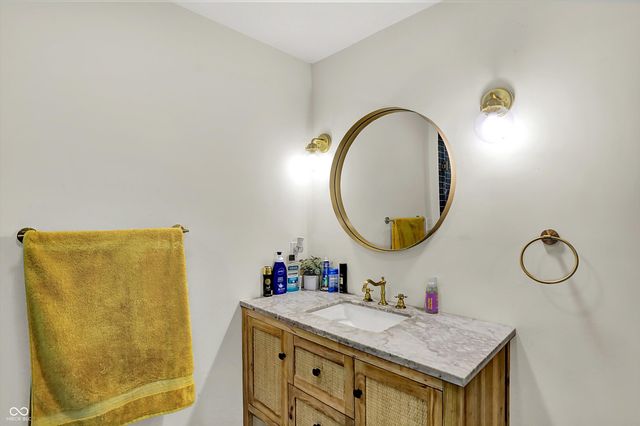 875 S 500 W, New Palestine, IN 46163