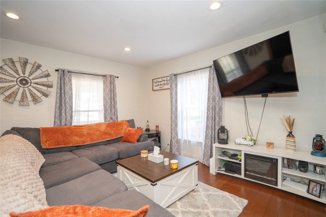 209 S High Street, Baxter, IA 50028