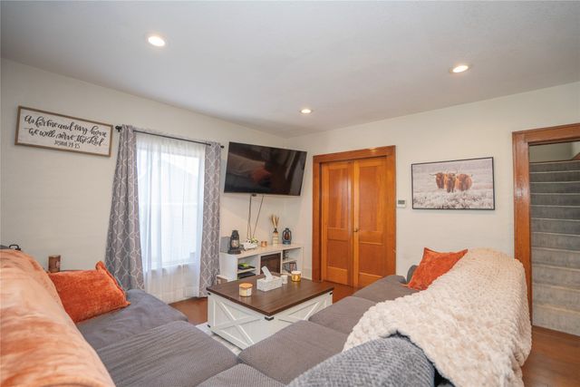 209 S High Street, Baxter, IA 50028