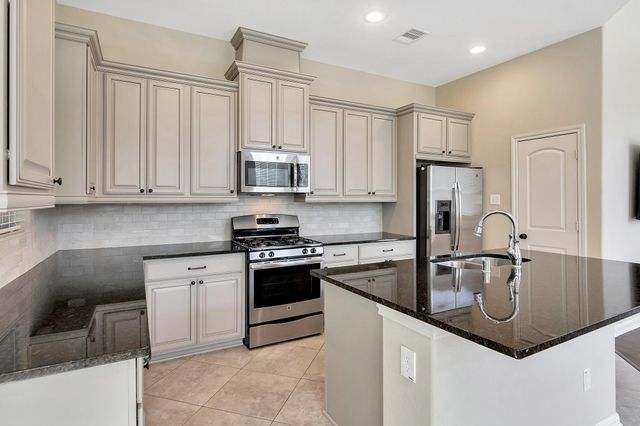222 Cheswood Forest, Montgomery, TX 77316
