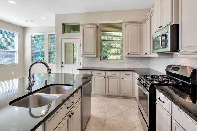 222 Cheswood Forest, Montgomery, TX 77316