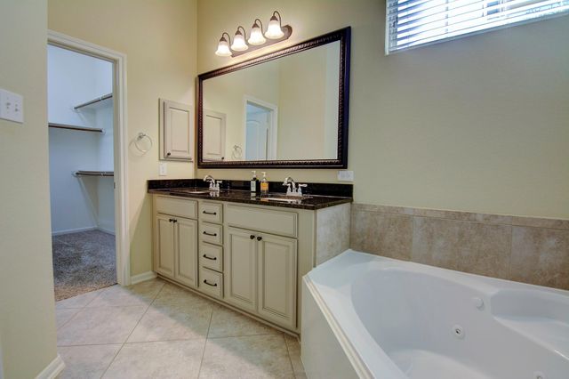 222 Cheswood Forest, Montgomery, TX 77316