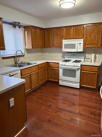 2168 Camelot Drive, Troy, MI 48083