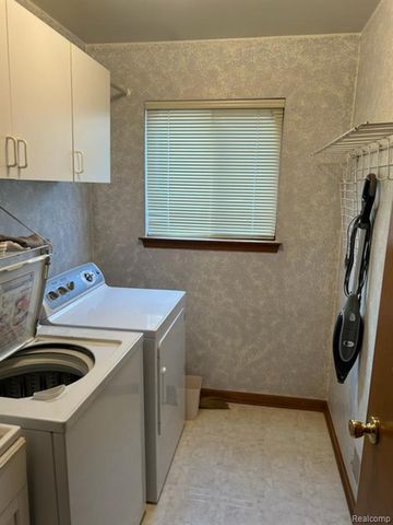 2168 Camelot Drive, Troy, MI 48083