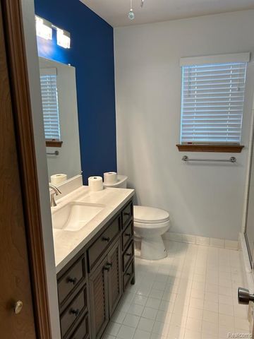 2168 Camelot Drive, Troy, MI 48083