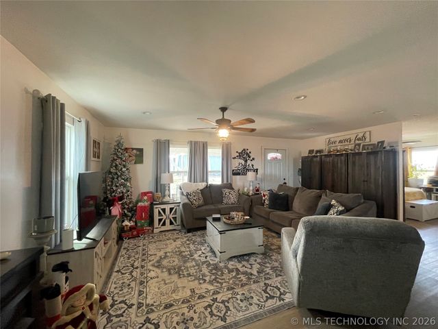 438474 E 350th Road, Big Cabin, OK 74332