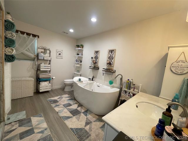 438474 E 350th Road, Big Cabin, OK 74332