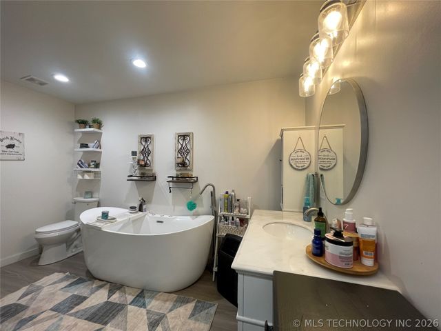 438474 E 350th Road, Big Cabin, OK 74332