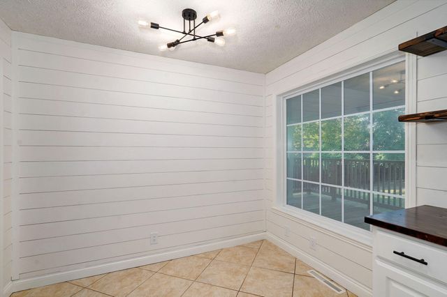 1901 S Sieger Drive, Springfield, MO 65804