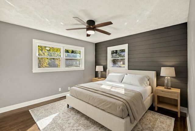 1901 S Sieger Drive, Springfield, MO 65804