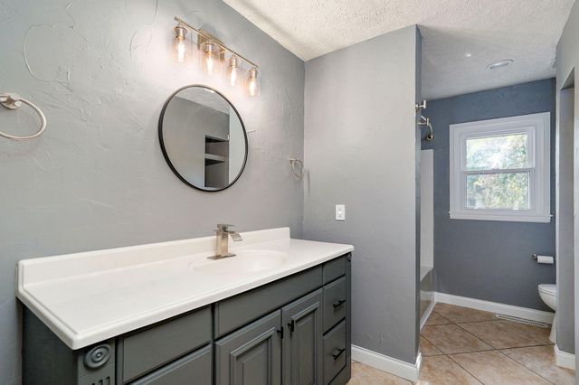 1901 S Sieger Drive, Springfield, MO 65804