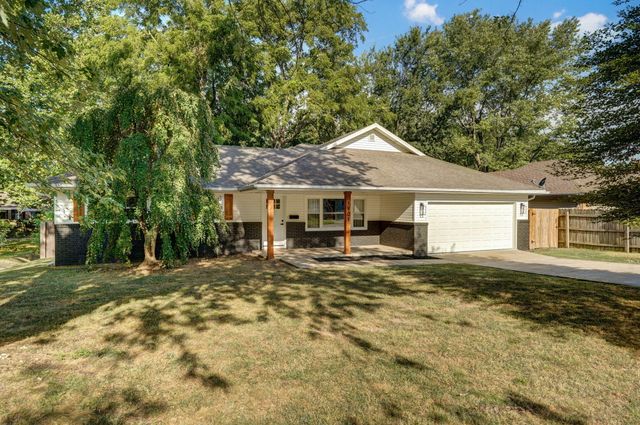 1901 S Sieger Drive, Springfield, MO 65804