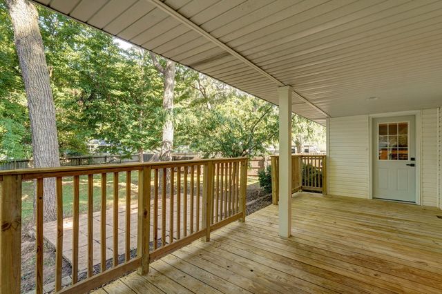 1901 S Sieger Drive, Springfield, MO 65804