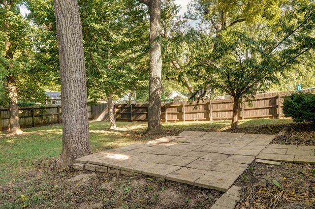 1901 S Sieger Drive, Springfield, MO 65804