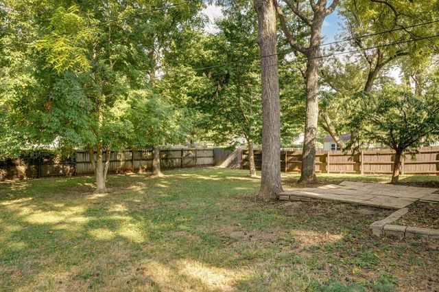 1901 S Sieger Drive, Springfield, MO 65804