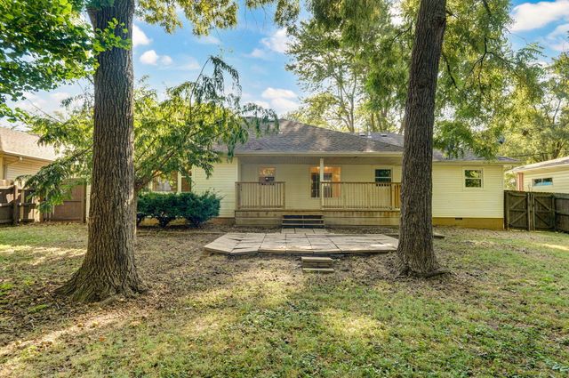 1901 S Sieger Drive, Springfield, MO 65804