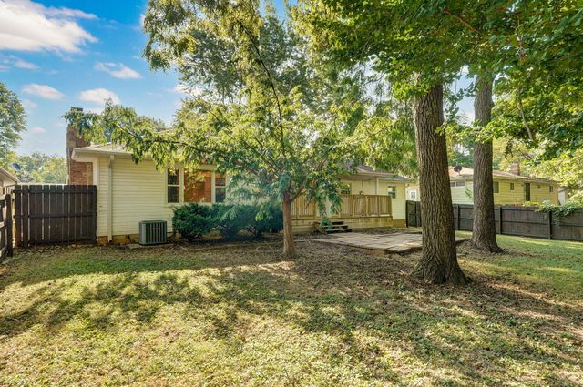 1901 S Sieger Drive, Springfield, MO 65804