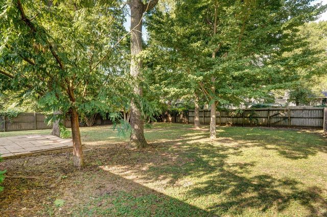 1901 S Sieger Drive, Springfield, MO 65804