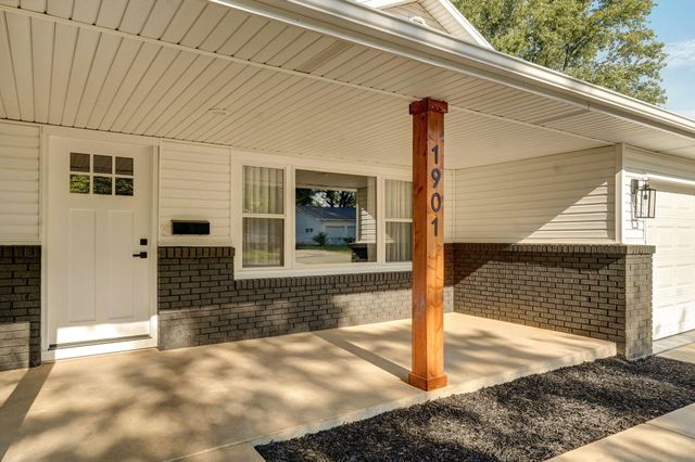 1901 S Sieger Drive, Springfield, MO 65804