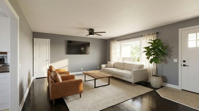 1901 S Sieger Drive, Springfield, MO 65804