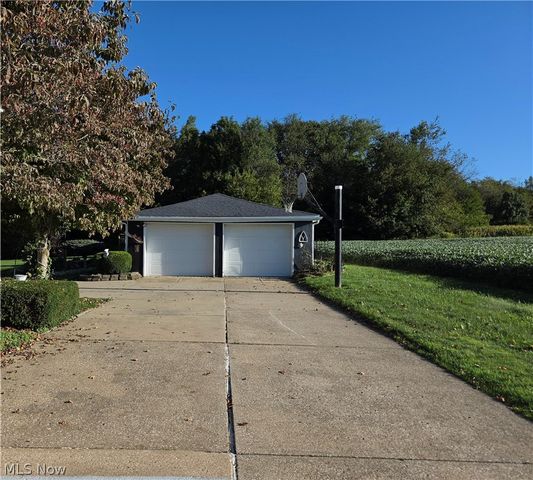 4066 Maplegrove Avenue, Louisville, OH 44641