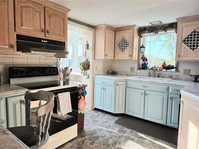 4066 Maplegrove Avenue, Louisville, OH 44641