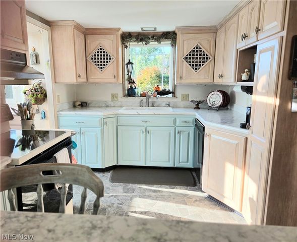 4066 Maplegrove Avenue, Louisville, OH 44641