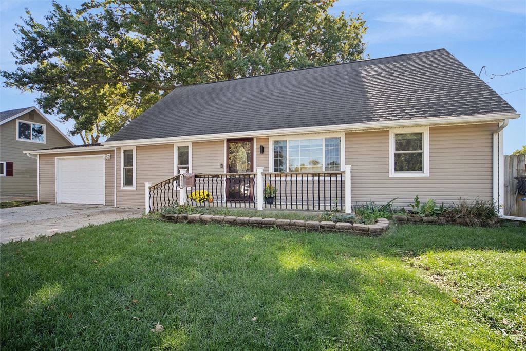 1306 Amos Avenue, Des Moines, IA 50315