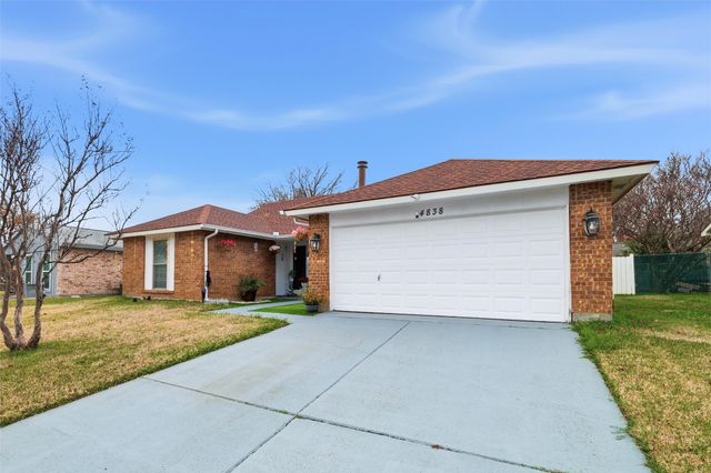 4838 Trailwood Drive, Grand Prairie, TX 75052