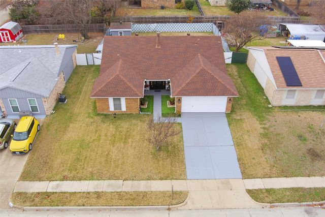 4838 Trailwood Drive, Grand Prairie, TX 75052