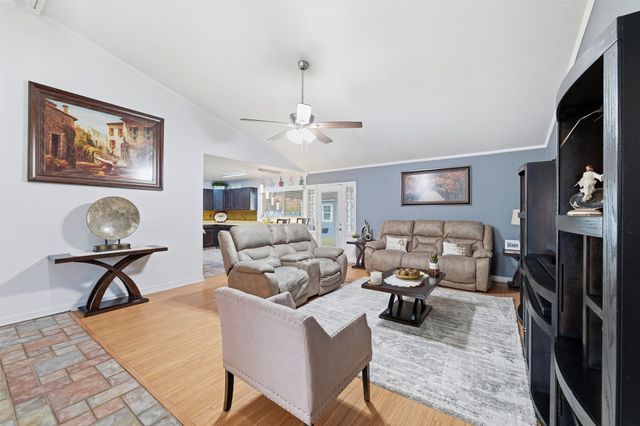 4838 Trailwood Drive, Grand Prairie, TX 75052