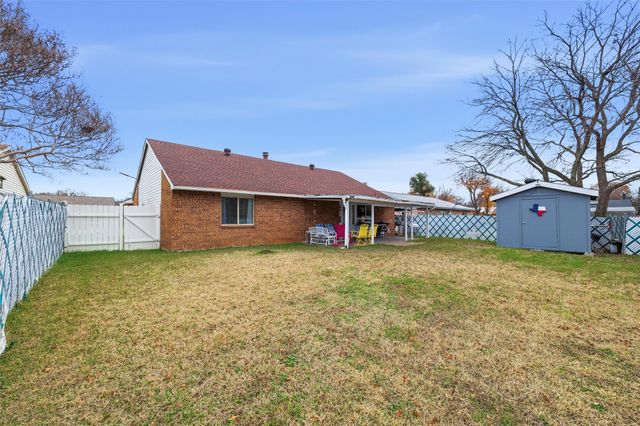 4838 Trailwood Drive, Grand Prairie, TX 75052