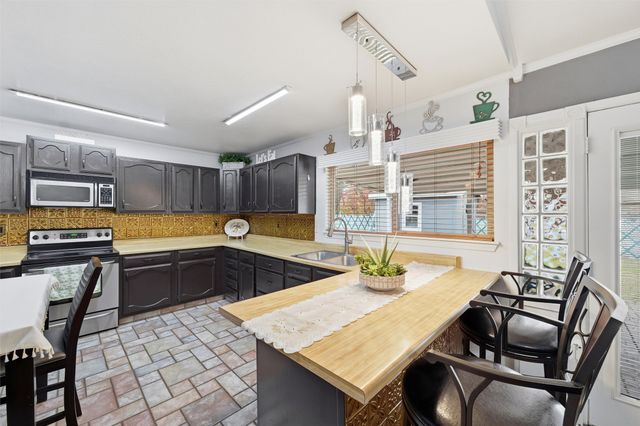 4838 Trailwood Drive, Grand Prairie, TX 75052