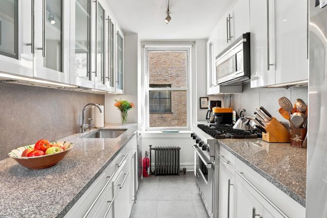 400 E 59th St Apt 16D, New York City, NY 10022